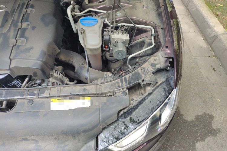 Used Audi A5 2013 Cabriolet 40 TFSI Engine Bay Left