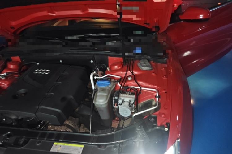 Used Audi A5 2013 Coupe 40 TFSI Engine Bay Left