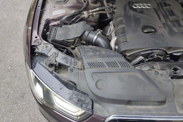 Used Audi A5 2013 Cabriolet 40 TFSI Engine Bay Right