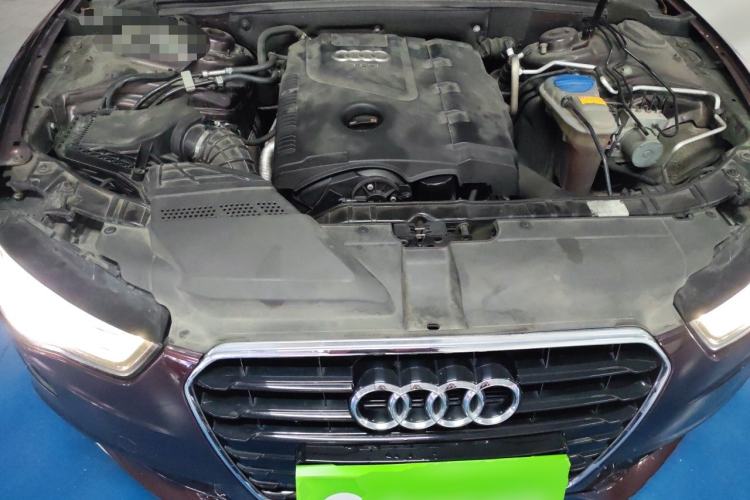 Used Audi A5 2013 Coupe 40 TFSI Engine Bay