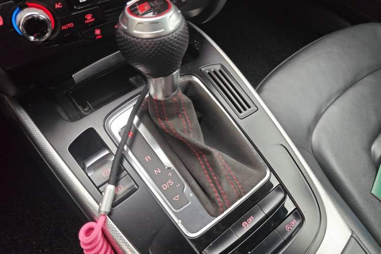 Used Audi A5 2013 Cabriolet 40 TFSI Gear Lever