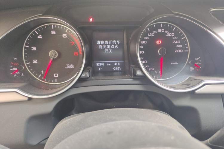 Used Audi A5 2013 Cabriolet 40 TFSI Odometer Close Up