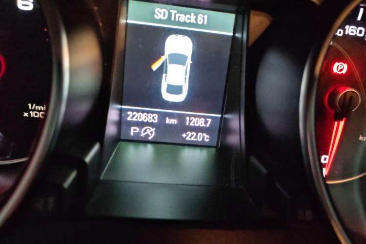 Used Audi A5 2013 Coupe 40 TFSI Odometer Close Up