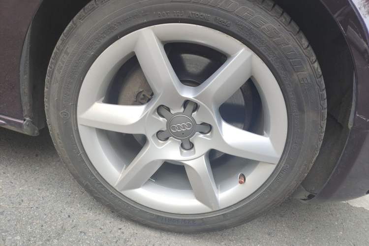 Used Audi A5 2013 Cabriolet 40 TFSI Right Front Wheel Hub
