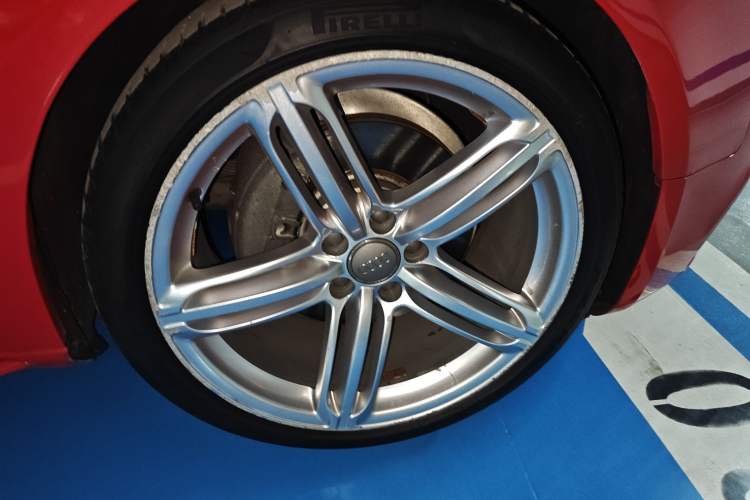 Used Audi A5 2013 Coupe 40 TFSI Right Front Wheel Hub