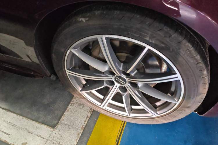 Used Audi A5 2013 Coupe 40 TFSI Right Front Wheel Hub