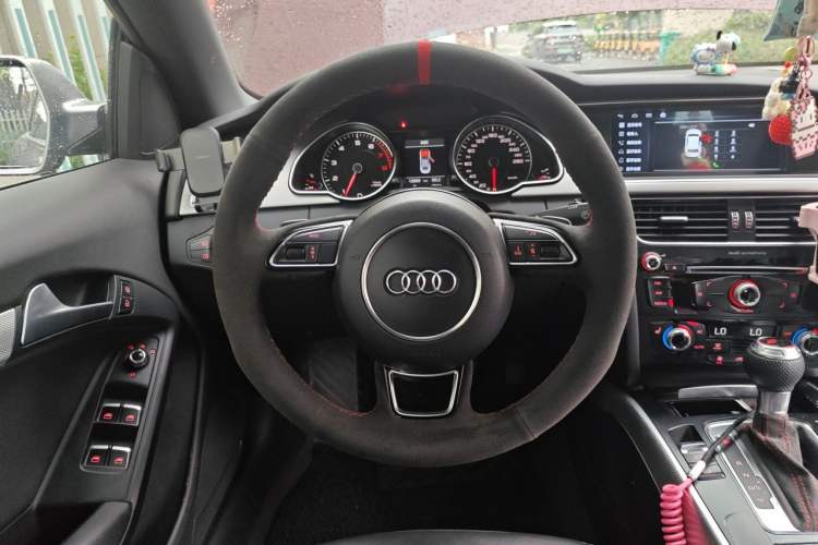 Used Audi A5 2013 Cabriolet 40 TFSI Steering Wheel
