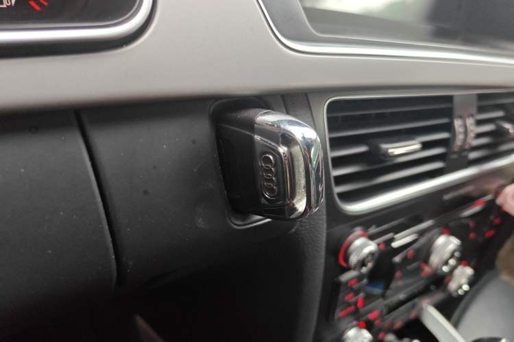 Used Audi A5 2013 Cabriolet 40 TFSI Vehicle Key