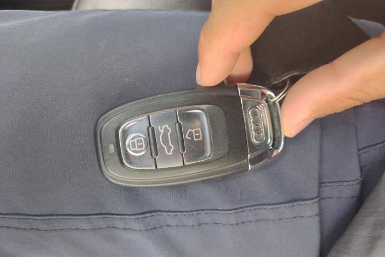 Used Audi A5 2013 Cabriolet 40 TFSI Vehicle Key