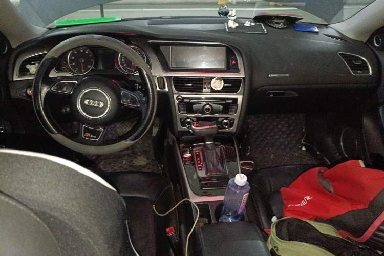 Used Audi A5 2013 Sportback 40 TFSI Center Console