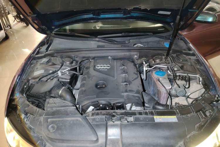 Used Audi A5 2013 Cabriolet 40 TFSI Engine Bay