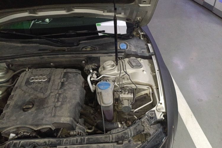Used Audi A5 2013 Sportback 40 TFSI Engine Bay Left
