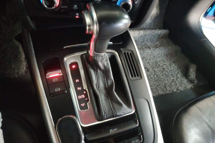 Used Audi A5 2013 Cabriolet 40 TFSI Gear Lever