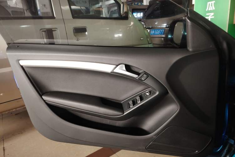 Used Audi A5 2013 Cabriolet 40 TFSI Left Front Door Interior