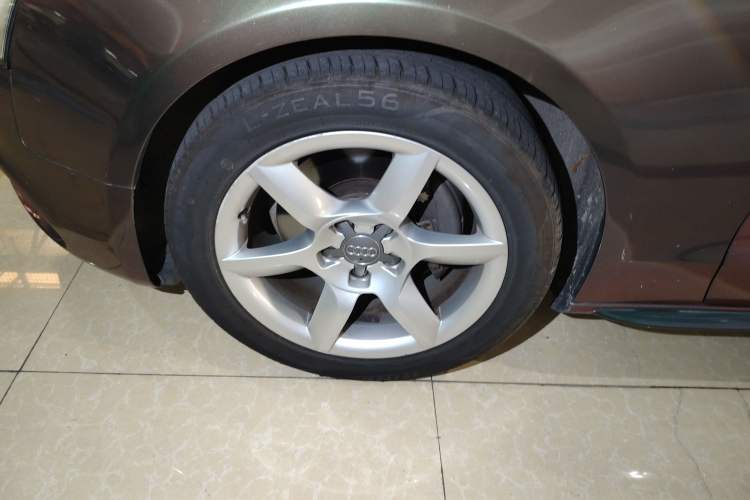 Used Audi A5 2013 Cabriolet 40 TFSI Left Front Wheel Hub