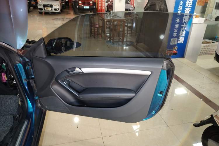 Used Audi A5 2013 Cabriolet 40 TFSI Right Front Door Interior