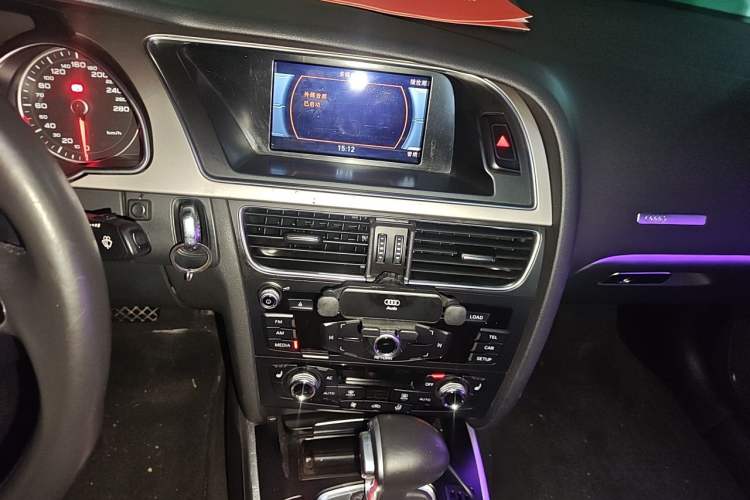 Used Audi A5 2013 Cabriolet 40 TFSI Audio And AC Panel