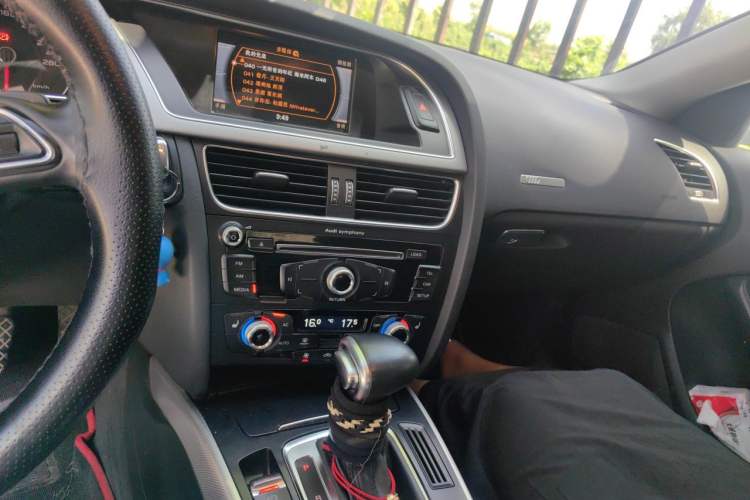 Used Audi A5 2013 Sportback 40 TFSI Audio And AC Panel