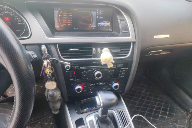 Used Audi A5 2013 Coupe 40 TFSI Audio And AC Panel