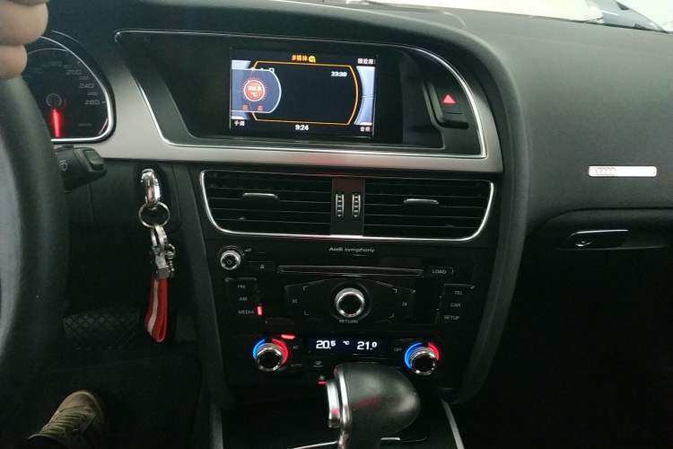 Used Audi A5 2013 Coupe 40 TFSI Audio And AC Panel