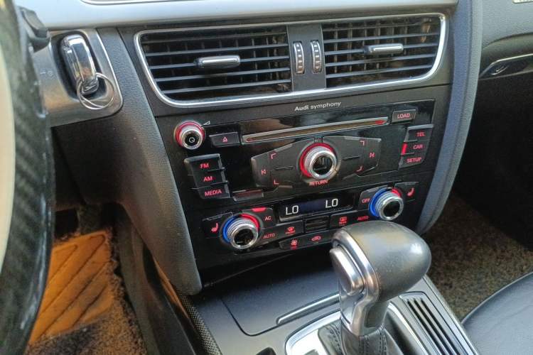 Used Audi A5 2013 Cabriolet 40 TFSI Audio And AC Panel