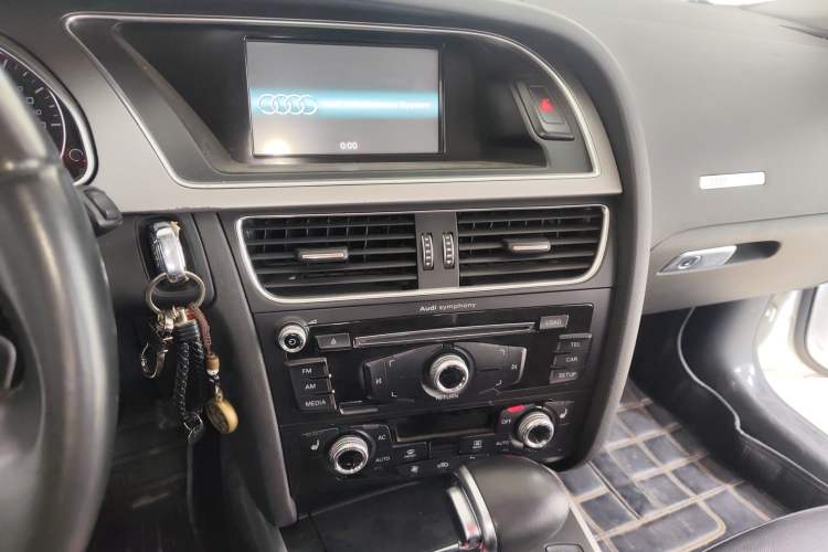 Used Audi A5 2013 Sportback 40 TFSI Audio And AC Panel