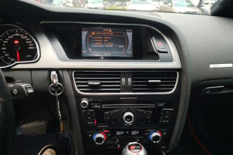 Used Audi A5 2013 Sportback 40 TFSI Audio And AC Panel