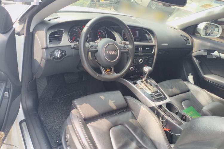 Used Audi A5 2013 Coupe 40 TFSI quattro Center Console