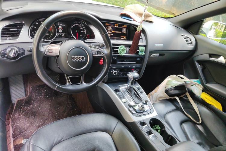 Used Audi A5 2013 Cabriolet 40 TFSI quattro Center Console