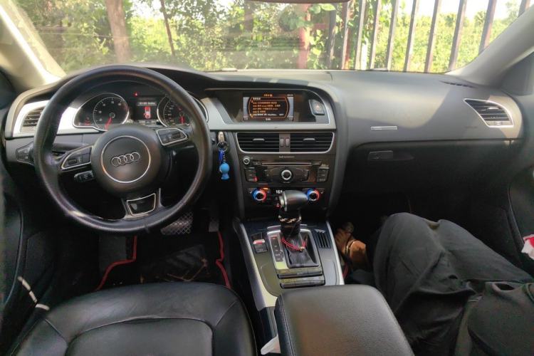 Used Audi A5 2013 Sportback 40 TFSI Center Console