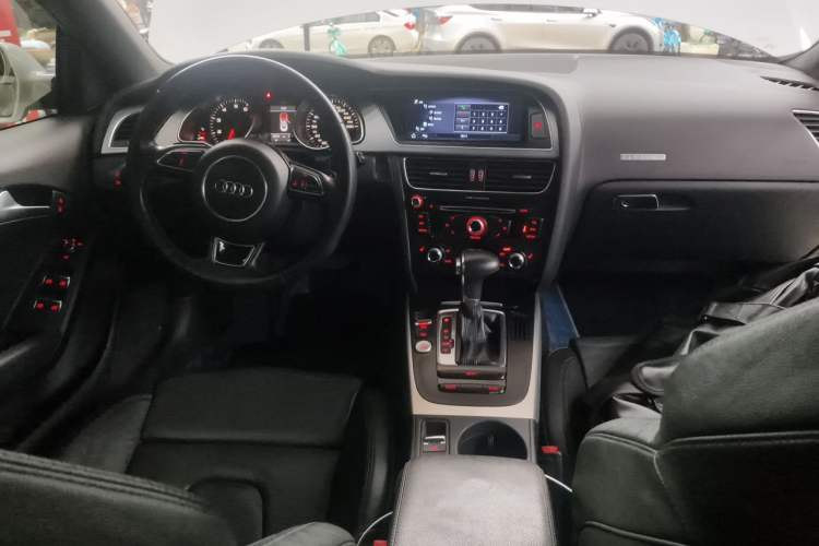 Used Audi A5 2013 Cabriolet 40 TFSI quattro Center Console