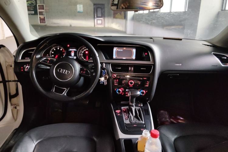 Used Audi A5 2013 Sportback 40 TFSI Center Console