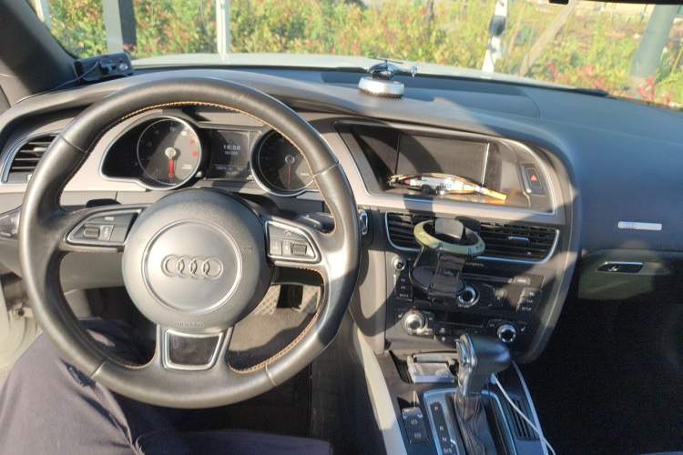 Used Audi A5 2013 Cabriolet 40 TFSI Fashion Edition Center Console