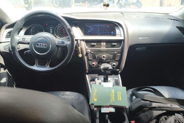 Used Audi A5 2013 Sportback 40 TFSI Center Console