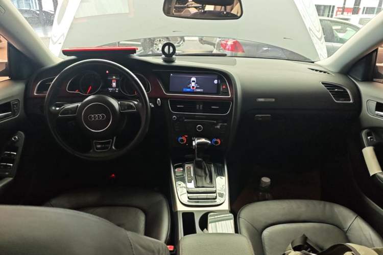 Used Audi A5 2013 Sportback 40 TFSI Center Console