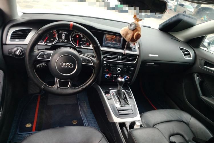 Used Audi A5 2013 Sportback 40 TFSI Center Console