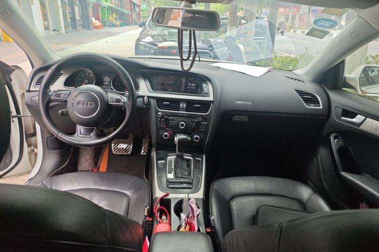 Used Audi A5 2013 Sportback 40 TFSI Center Console