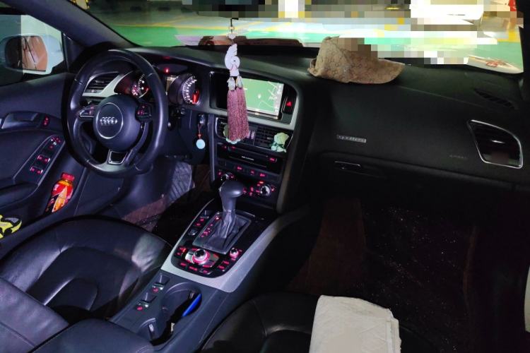 Used Audi A5 2013 Cabriolet 40 TFSI quattro Center Console