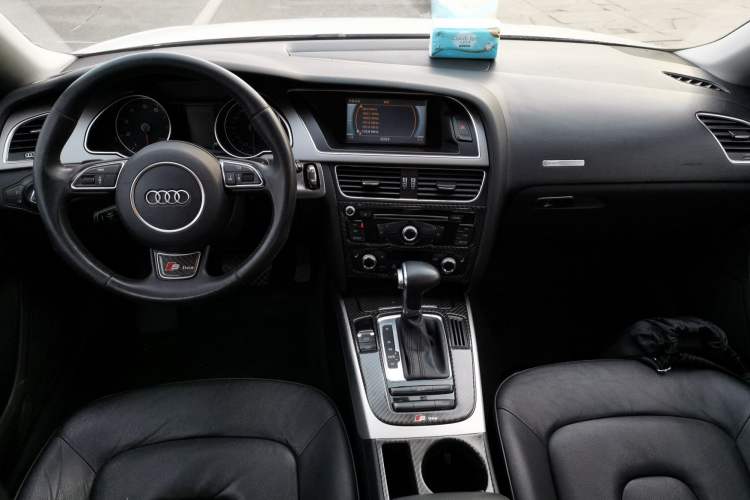 Used Audi A5 2013 Sportback 40 TFSI Center Console