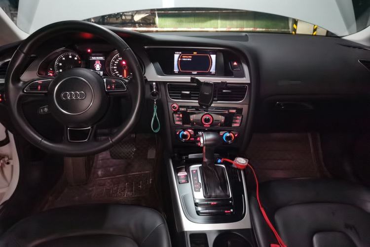 Used Audi A5 2013 Sportback 40 TFSI Center Console