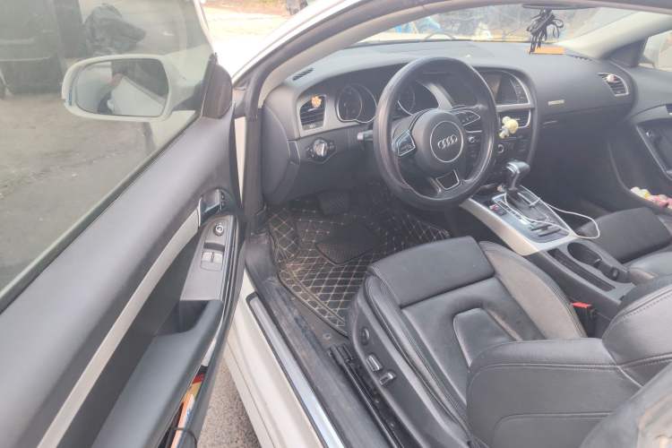 Used Audi A5 2013 Coupe 40 TFSI Driver Seat