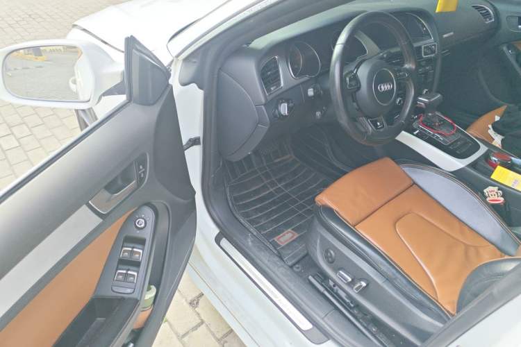 Used Audi A5 2013 Sportback 40 TFSI Fashion Edition Driver Seat