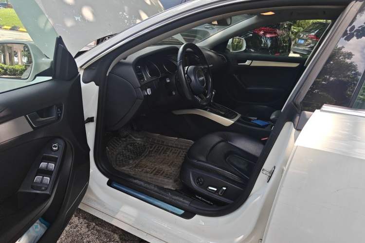 Used Audi A5 2013 Sportback 40 TFSI Fashion Edition Driver Seat
