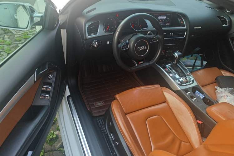 Used Audi A5 2013 Cabriolet 40 TFSI quattro Driver Seat