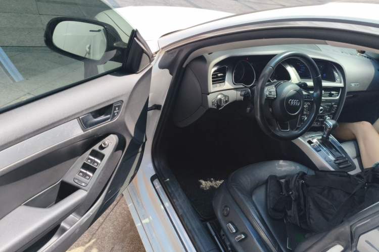 Used Audi A5 2013 Sportback 40 TFSI Driver Seat