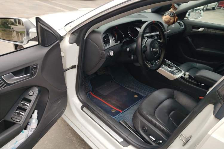 Used Audi A5 2013 Sportback 40 TFSI Driver Seat