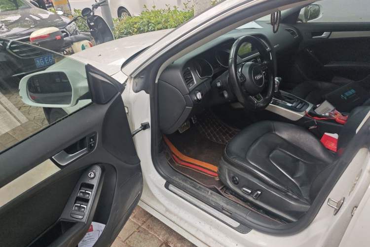 Used Audi A5 2013 Sportback 40 TFSI Driver Seat
