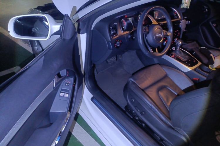 Used Audi A5 2013 Coupe 40 TFSI Driver Seat