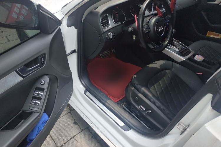 Used Audi A5 2013 Sportback 40 TFSI Fashion Edition Driver Seat