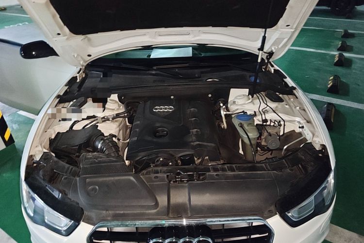 Used Audi A5 2013 Cabriolet 40 TFSI Engine Bay